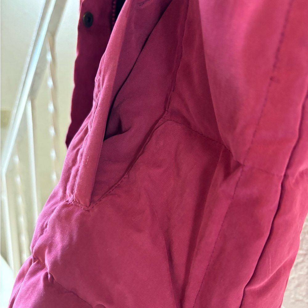 Orvis Women’s Quilted Vest Small Magenta Outdoor Winter Lined Outerwear Feathers - Picture 7 of 16